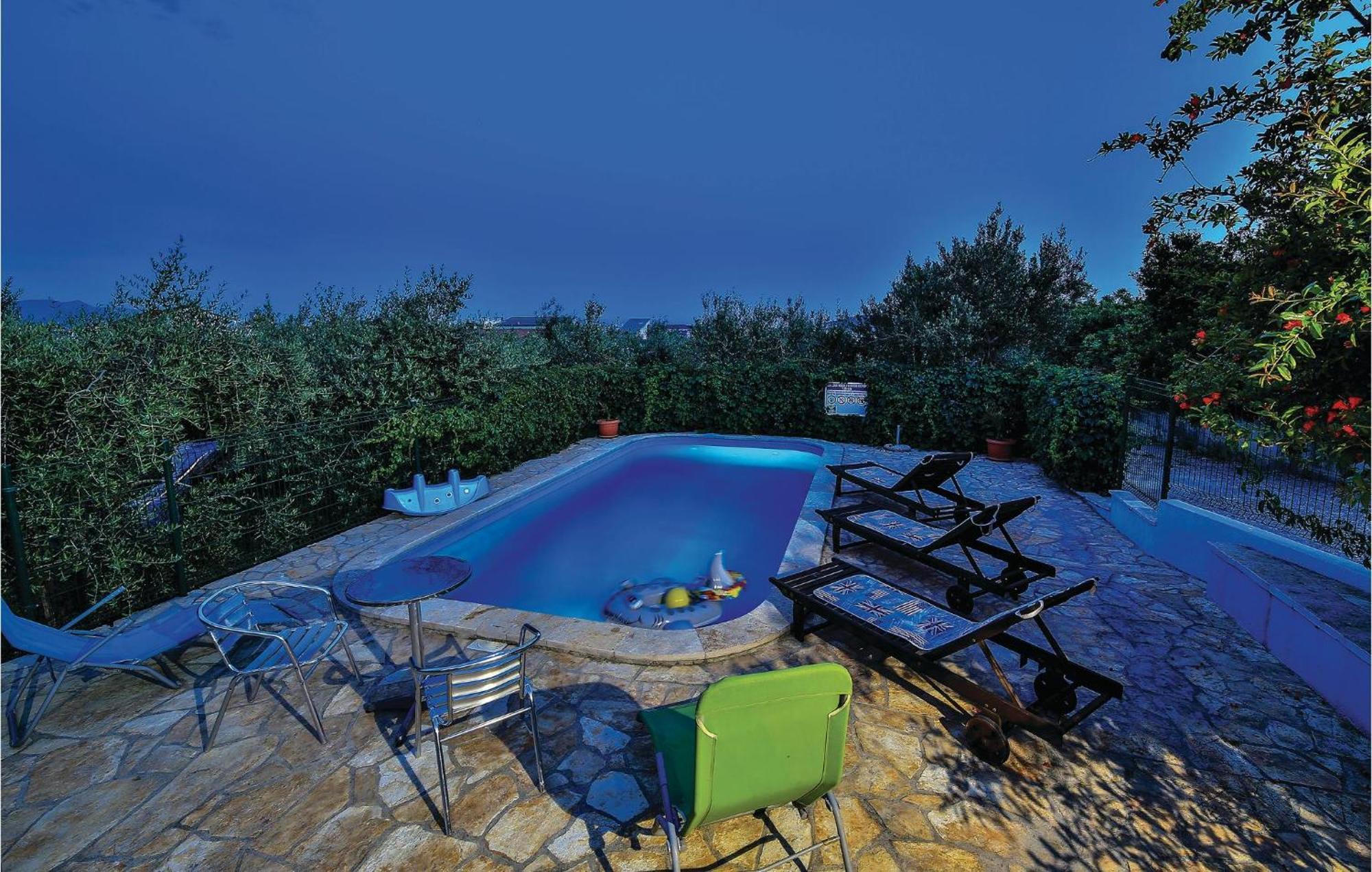 1 Bedroom Nice Apartment In Kastel Sucurac คาชเตลา ภายนอก รูปภาพ