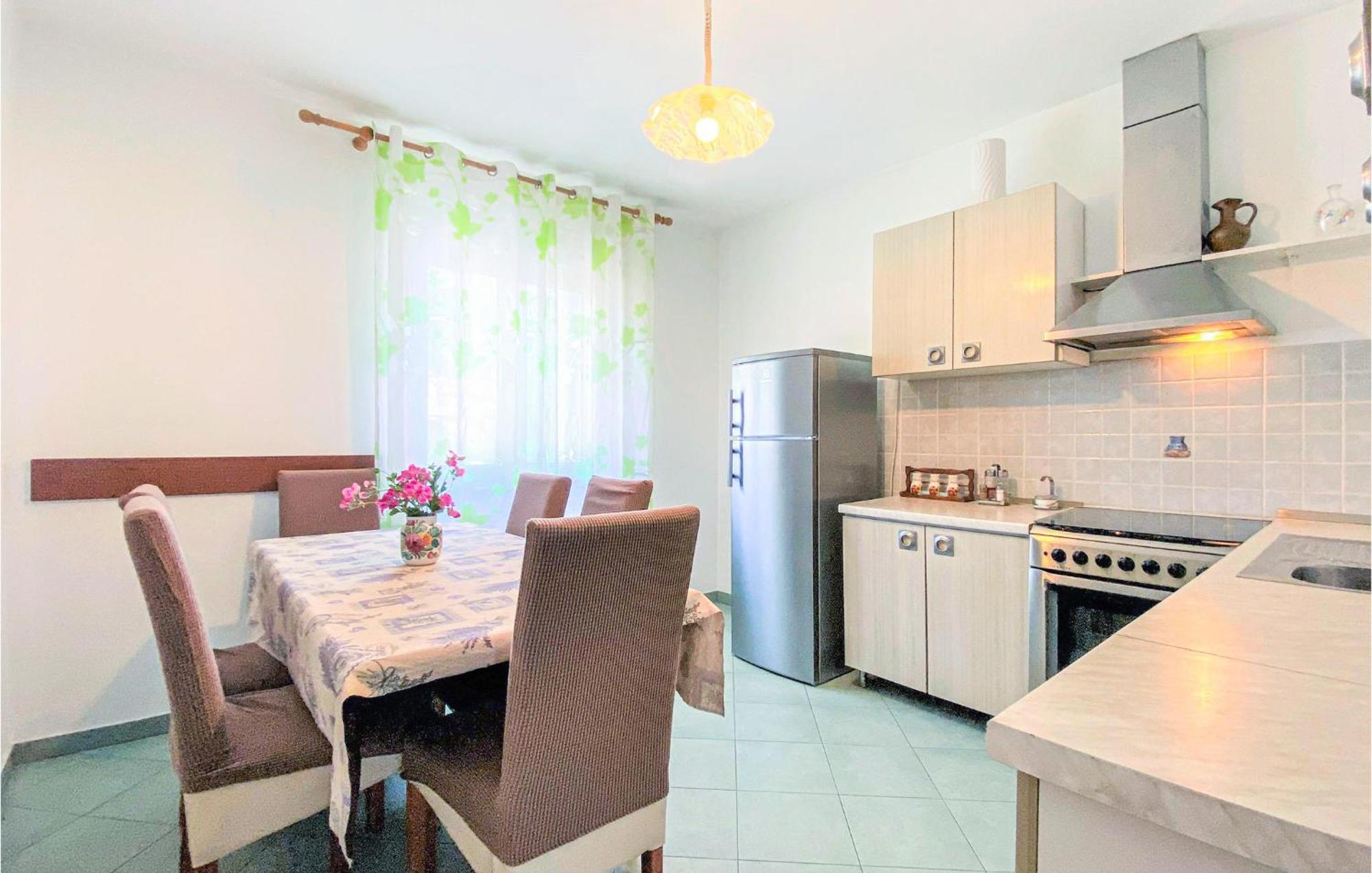 1 Bedroom Nice Apartment In Kastel Sucurac คาชเตลา ภายนอก รูปภาพ